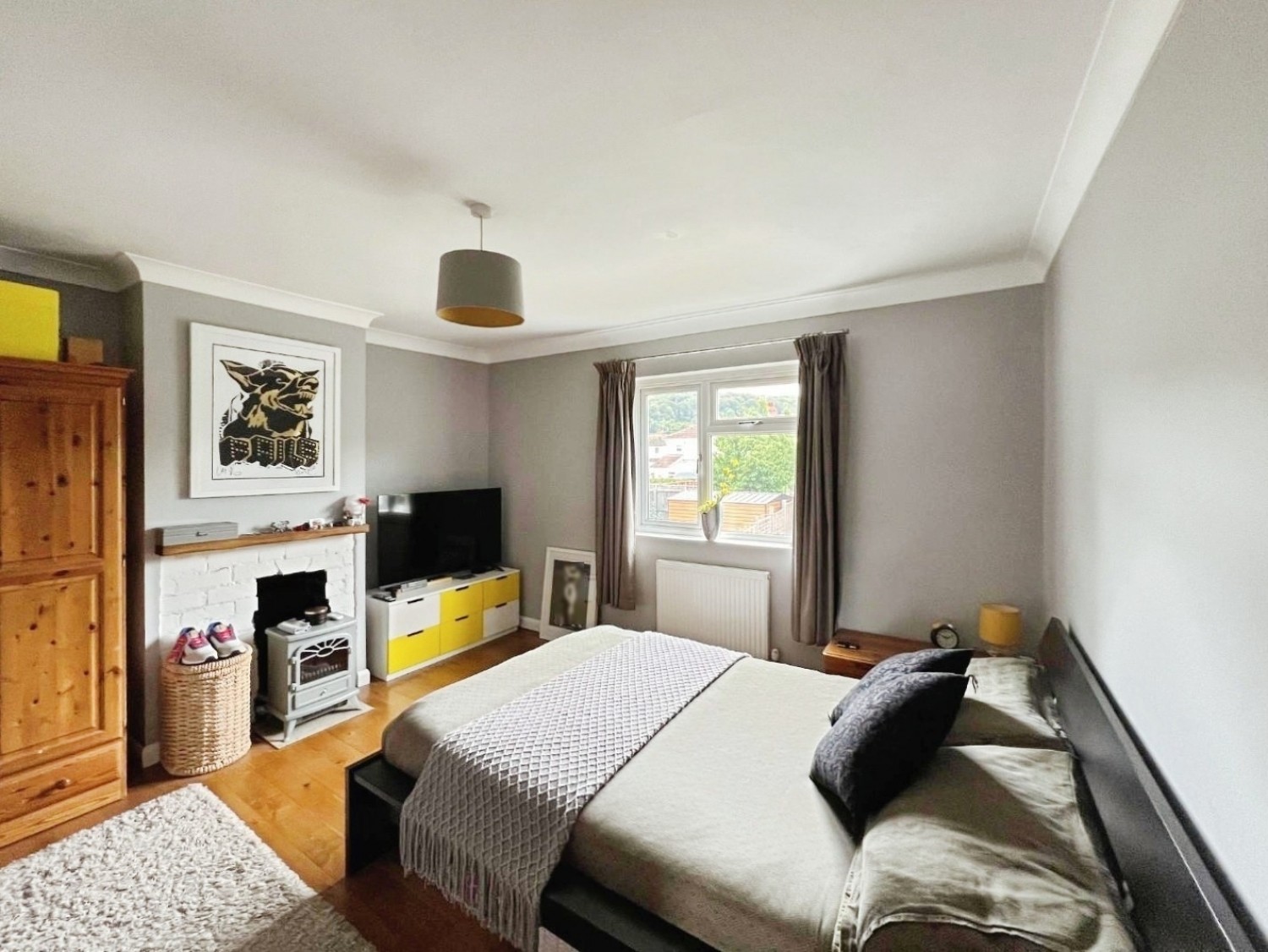 Second Avenue, Dursley