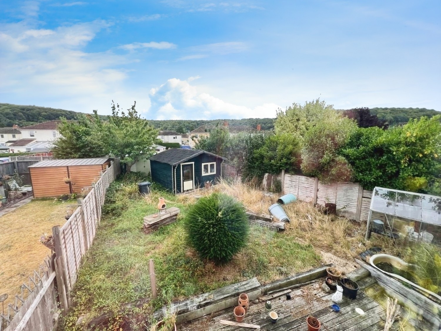 Second Avenue, Dursley