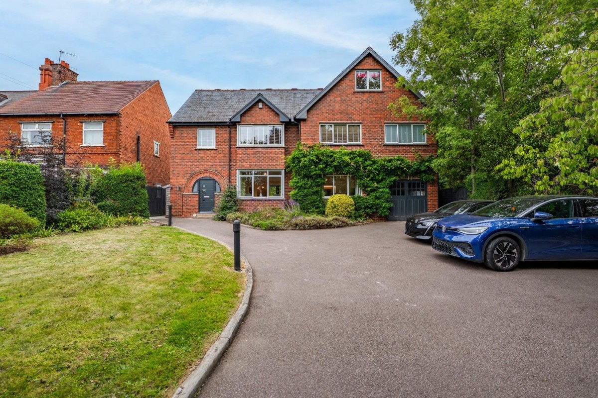 St. Johns Road, Newbold, Chesterfield, S41 8PE