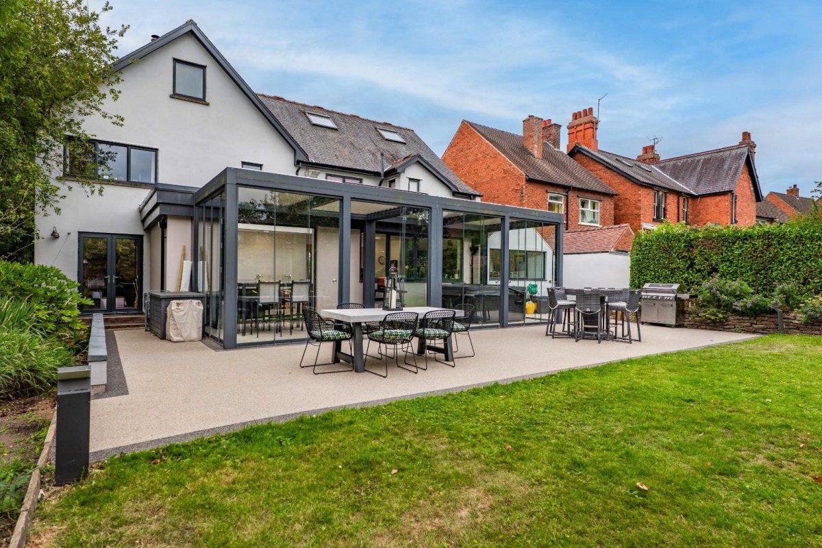 St. Johns Road, Newbold, Chesterfield, S41 8PE