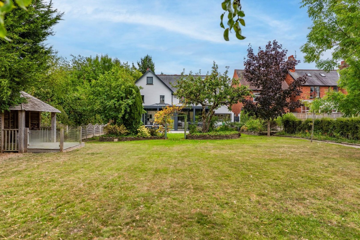 St. Johns Road, Newbold, Chesterfield, S41 8PE