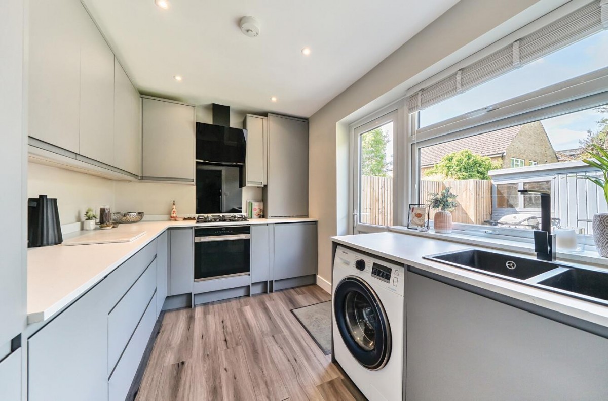 Faversham Road, London, SE6 4XE