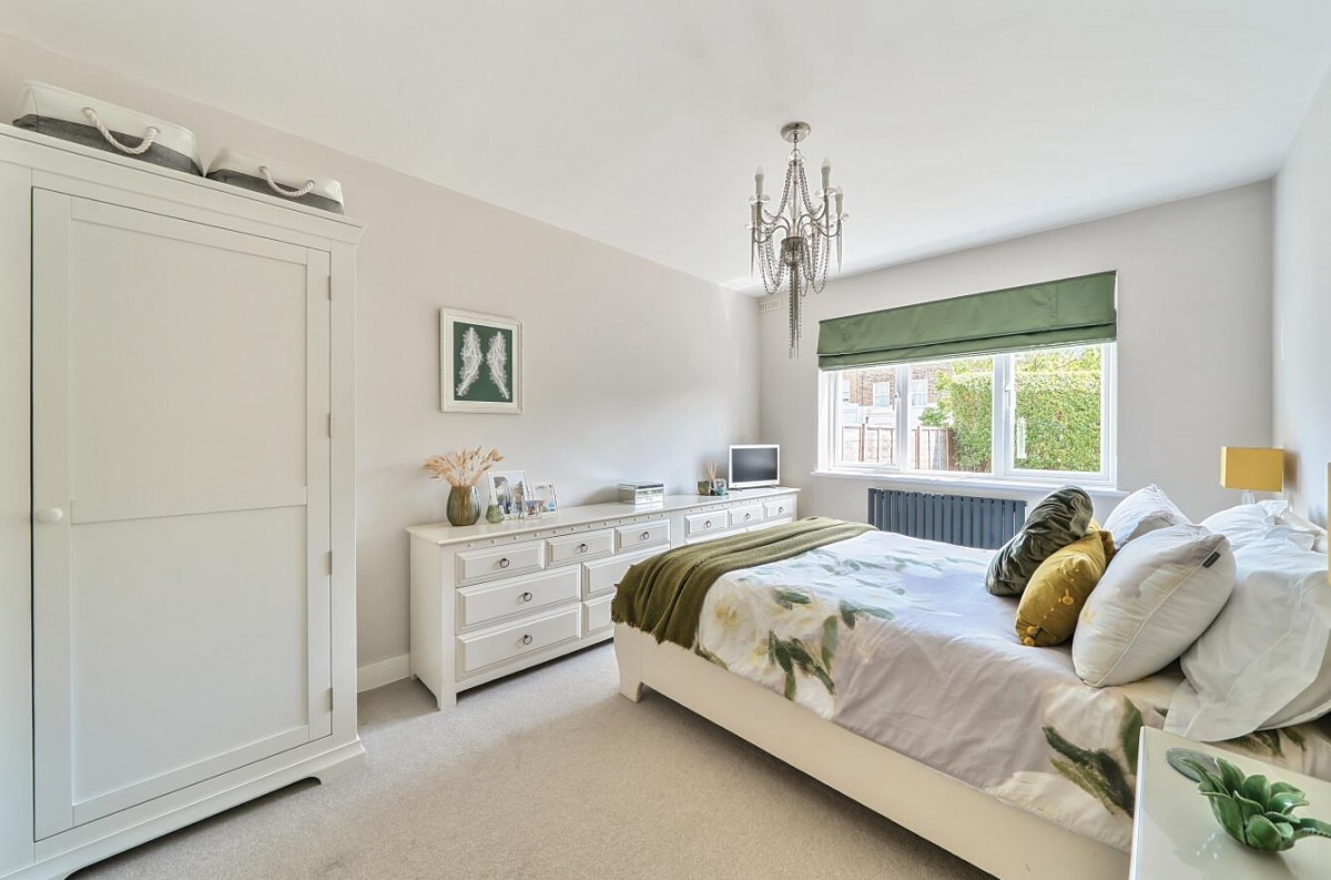 Faversham Road, London, SE6 4XE