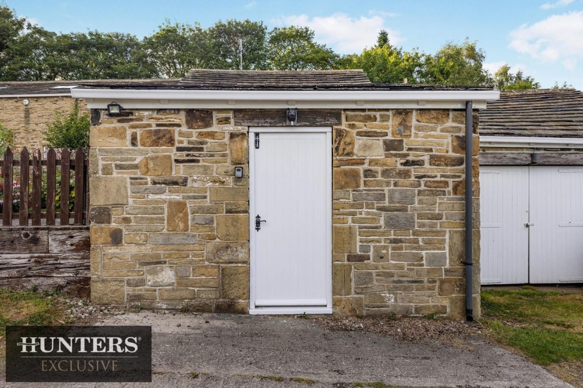 Dye Royd Barn, Headley Lane Thornton, Bradford, West Yorkshire, BD13 3LX