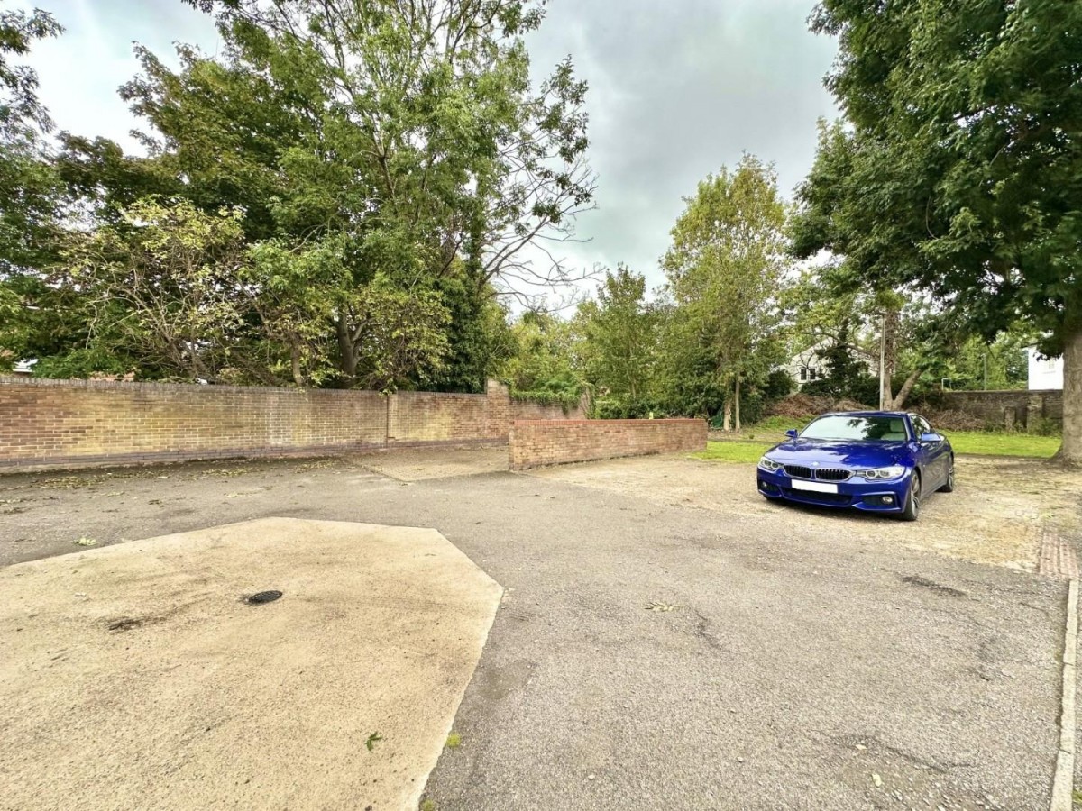Willenhall Drive, Hayes, UB3 2UX