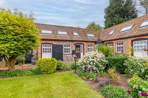 Mentmore Court, Howel Hill, Mentmore