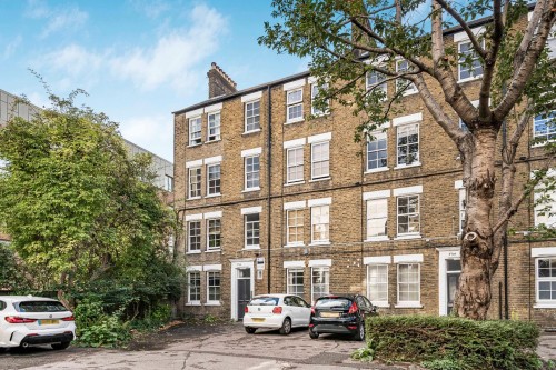 Lomond Grove, London, SE5