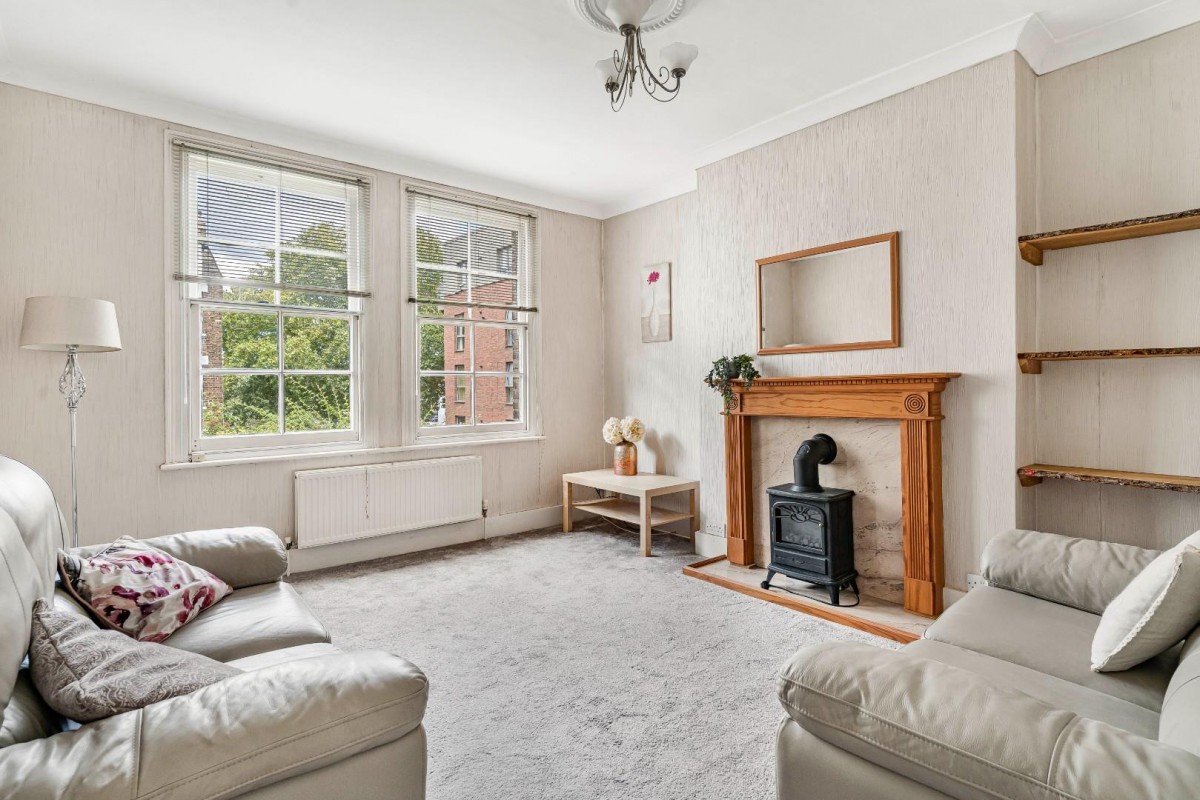 Lomond Grove, London, SE5