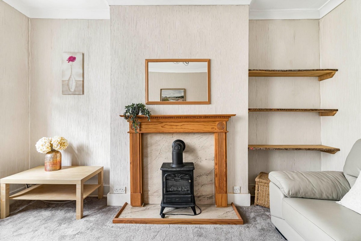 Lomond Grove, London, SE5