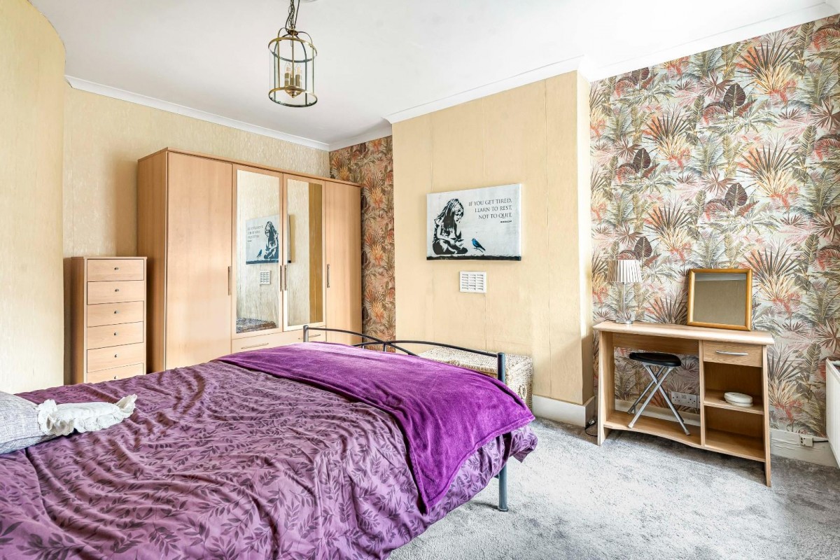 Lomond Grove, London, SE5