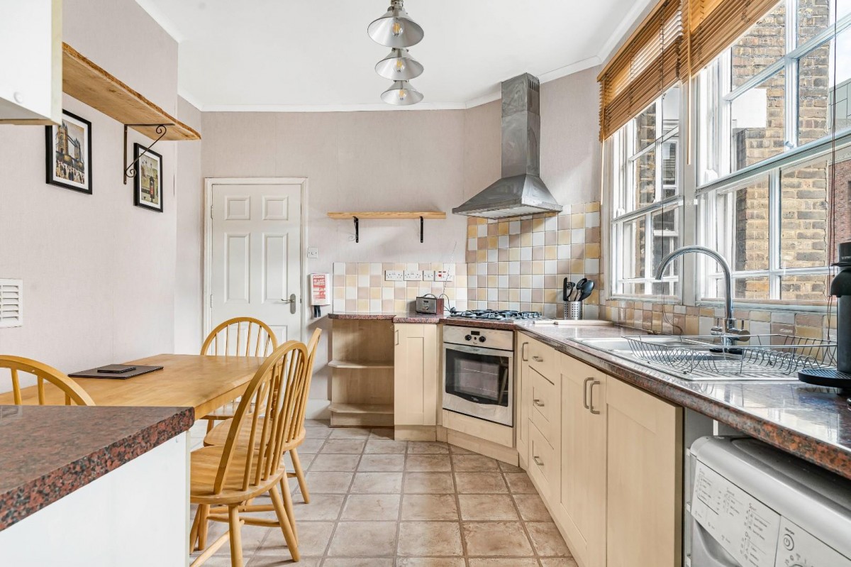 Lomond Grove, London, SE5