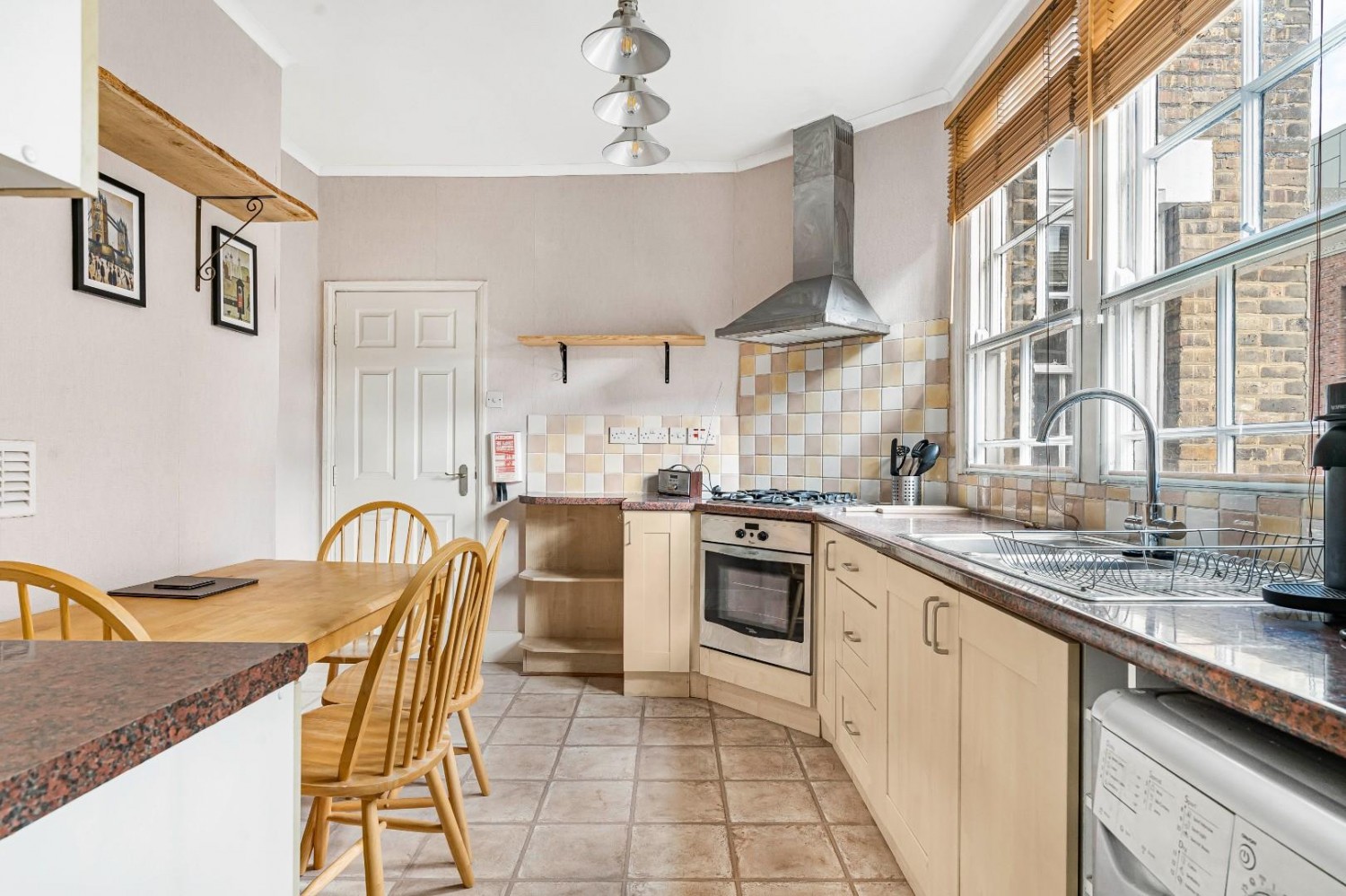 Lomond Grove, London, SE5