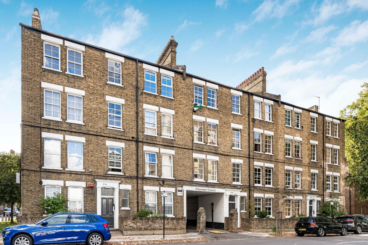 Lomond Grove, London, SE5