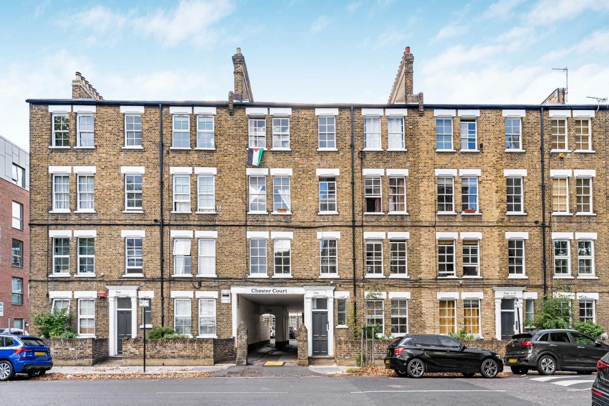 Lomond Grove, London, SE5