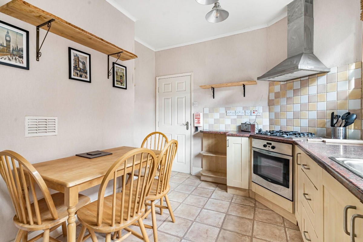 Lomond Grove, London, SE5