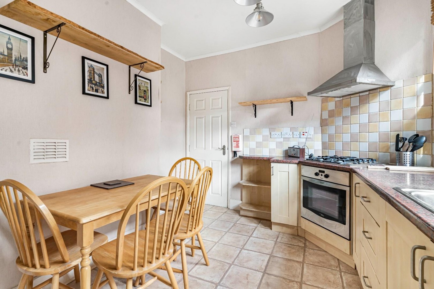 Lomond Grove, London, SE5