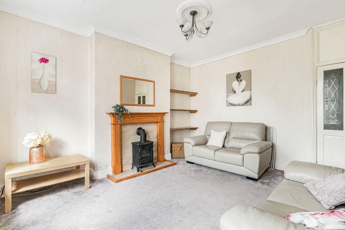 Lomond Grove, London, SE5