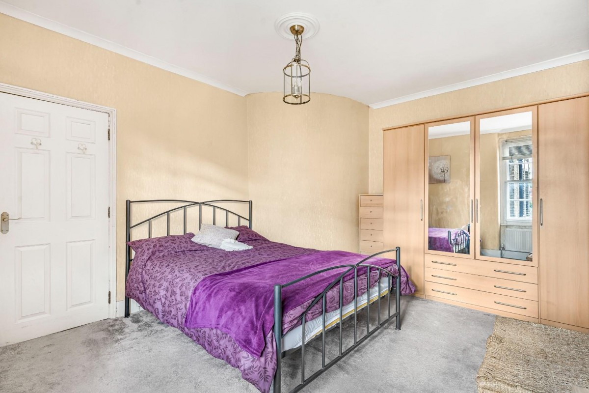 Lomond Grove, London, SE5