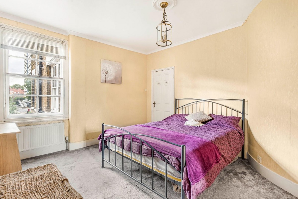 Lomond Grove, London, SE5