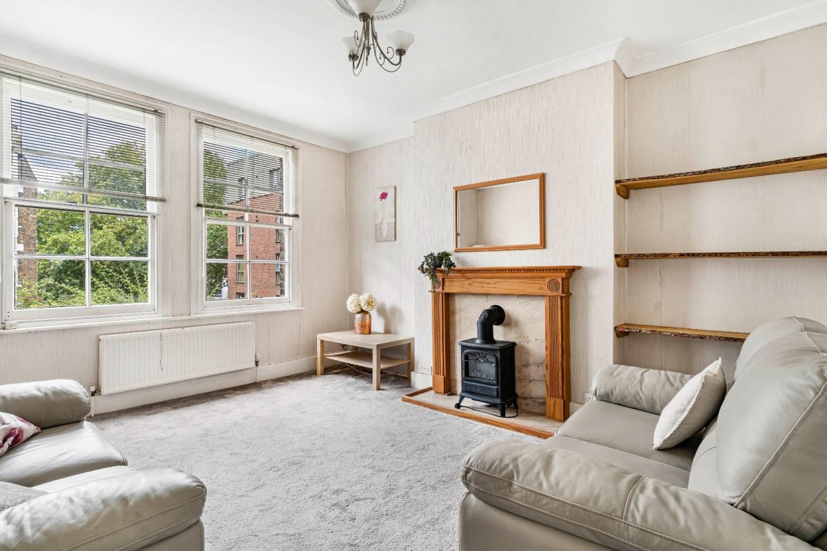 Lomond Grove, London, SE5