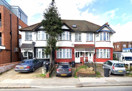 High Road, Romford, RM6