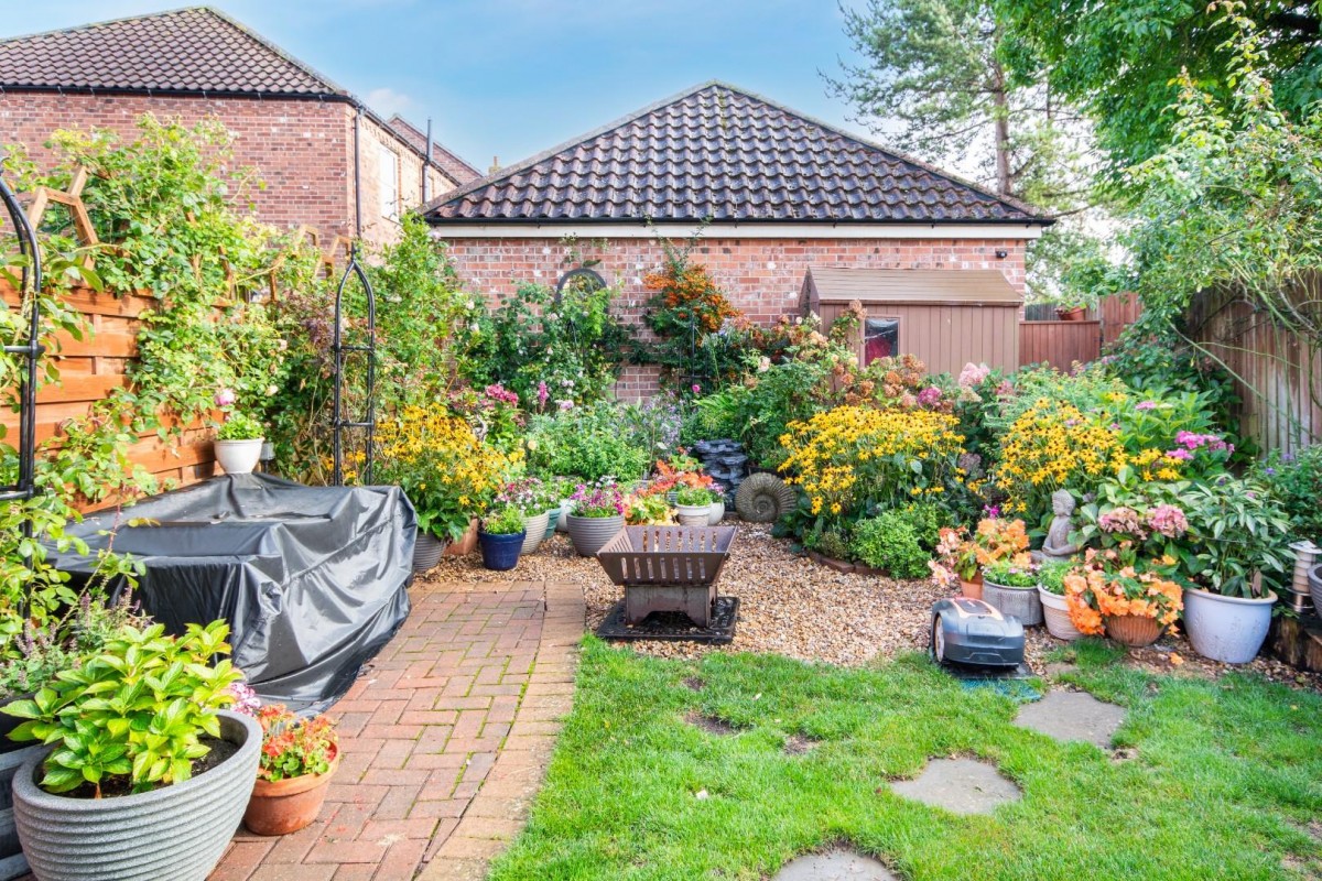 Hawthorn Croft, Misterton