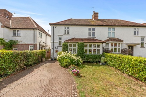 Woodside Avenue, Chesham Bois, Amersham, Buckinghamshire, HP6 6BQ