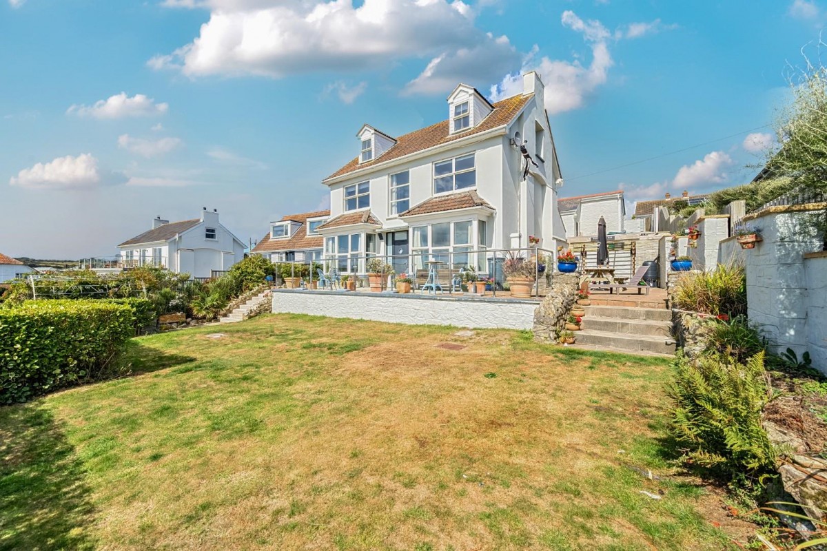 Chy An Dour Road, Praa Sands