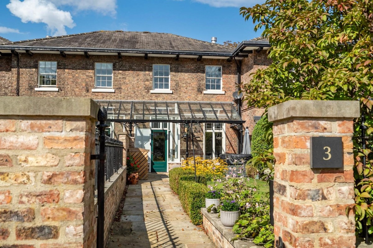 College Court, Dringhouses, York