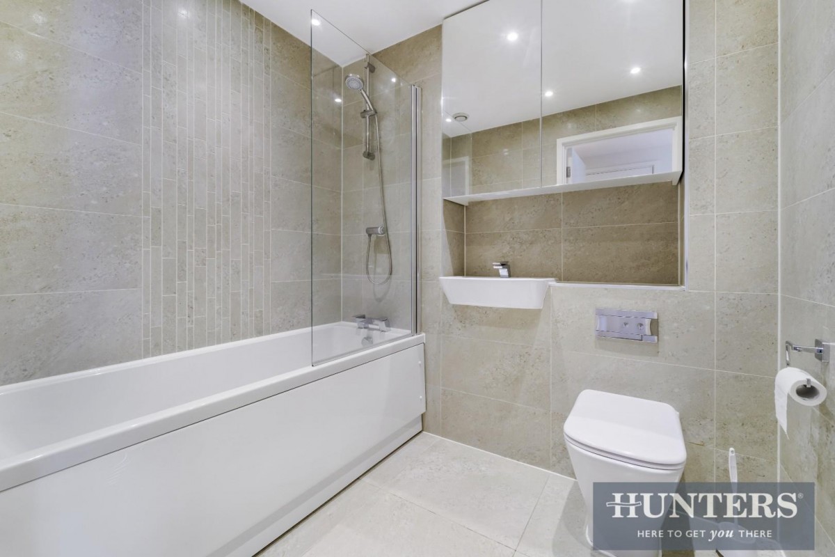 Baltic Avenue, Brentford