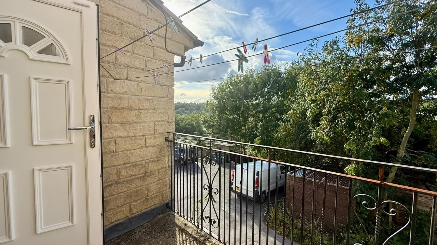 17 Commonside, Batley