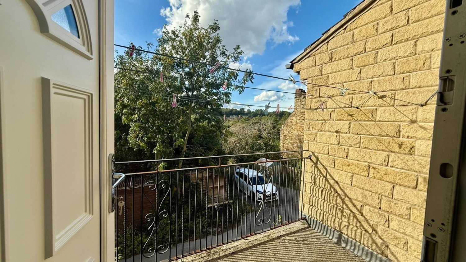 17 Commonside, Batley