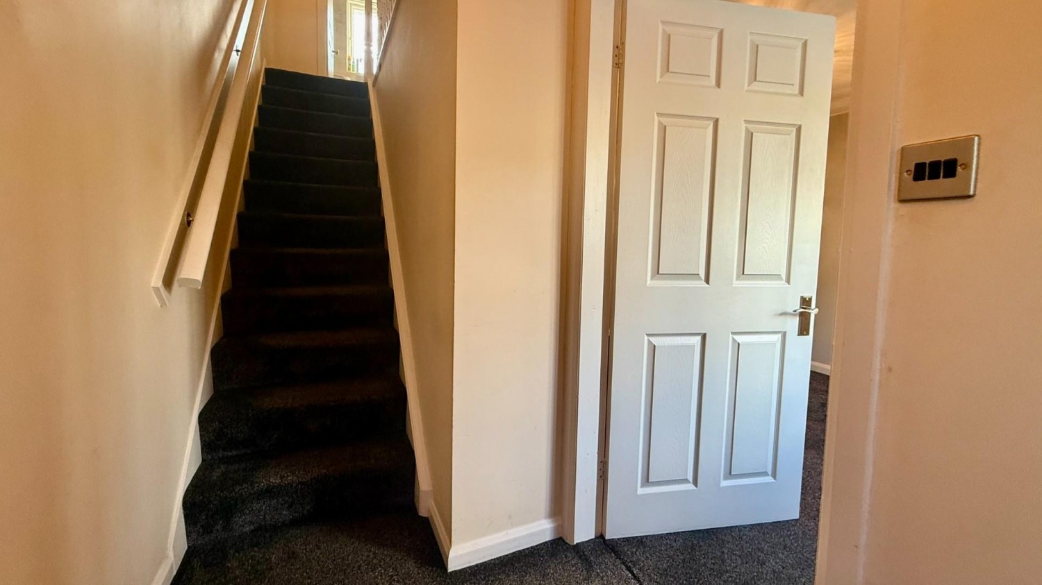 17 Commonside, Batley