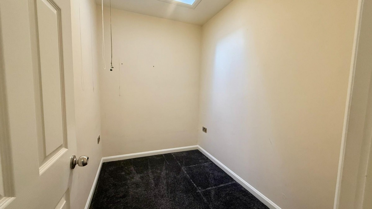 17 Commonside, Batley