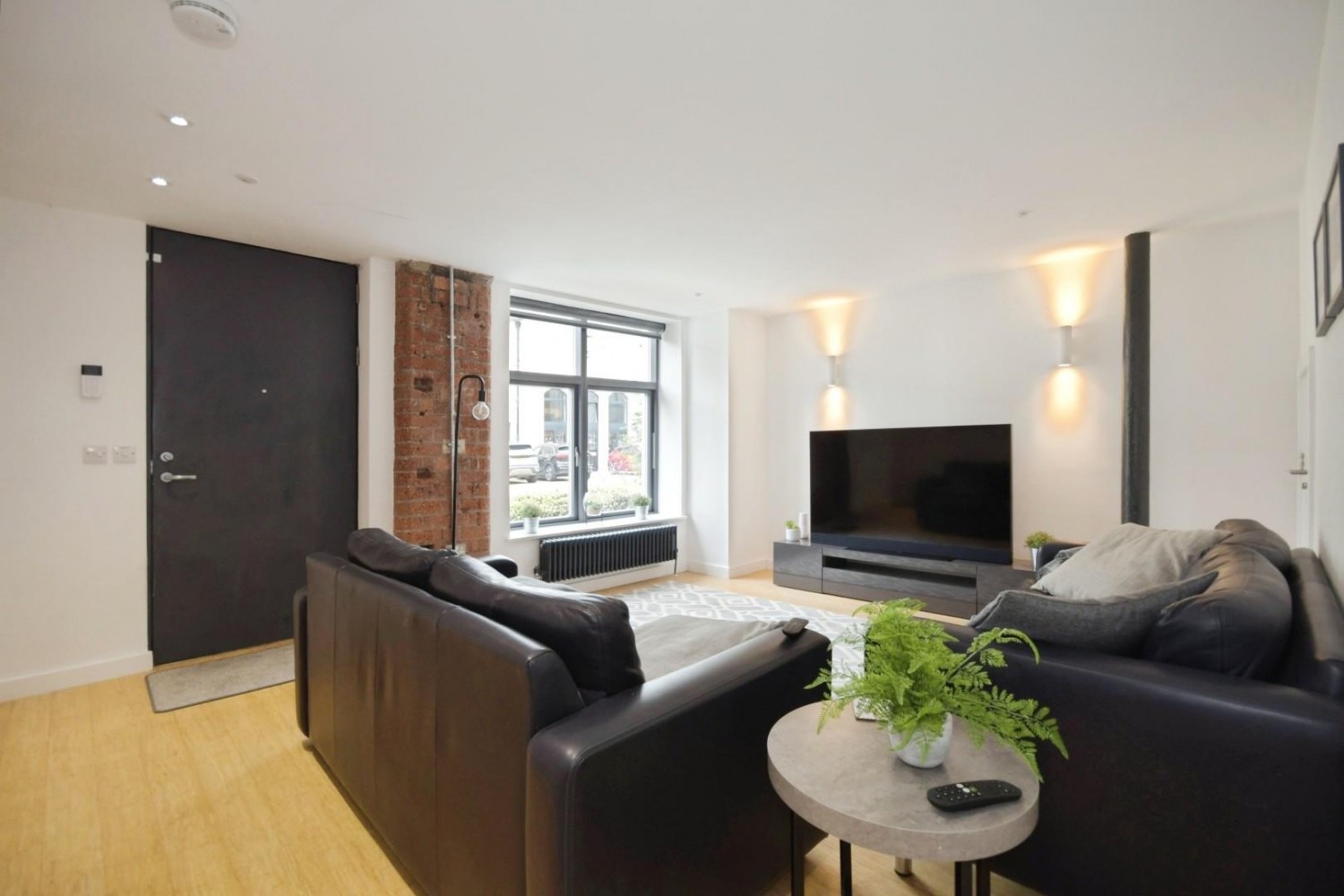 Birch Landing, Horseman Square, S3