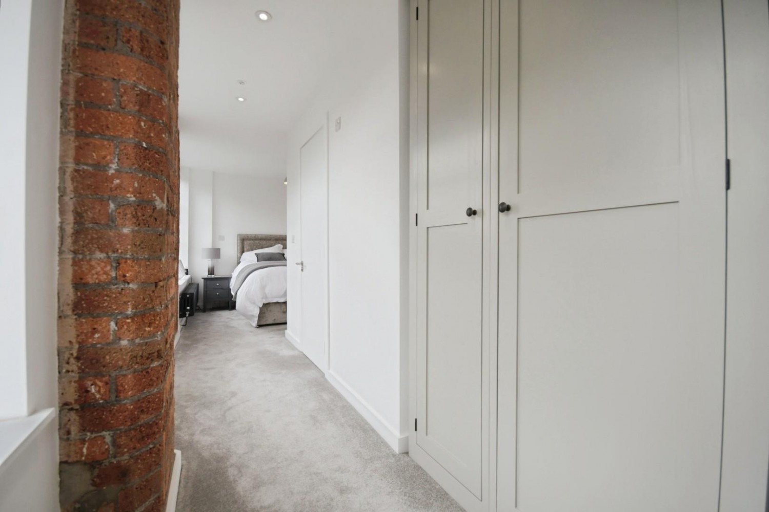 Birch Landing, Horseman Square, S3