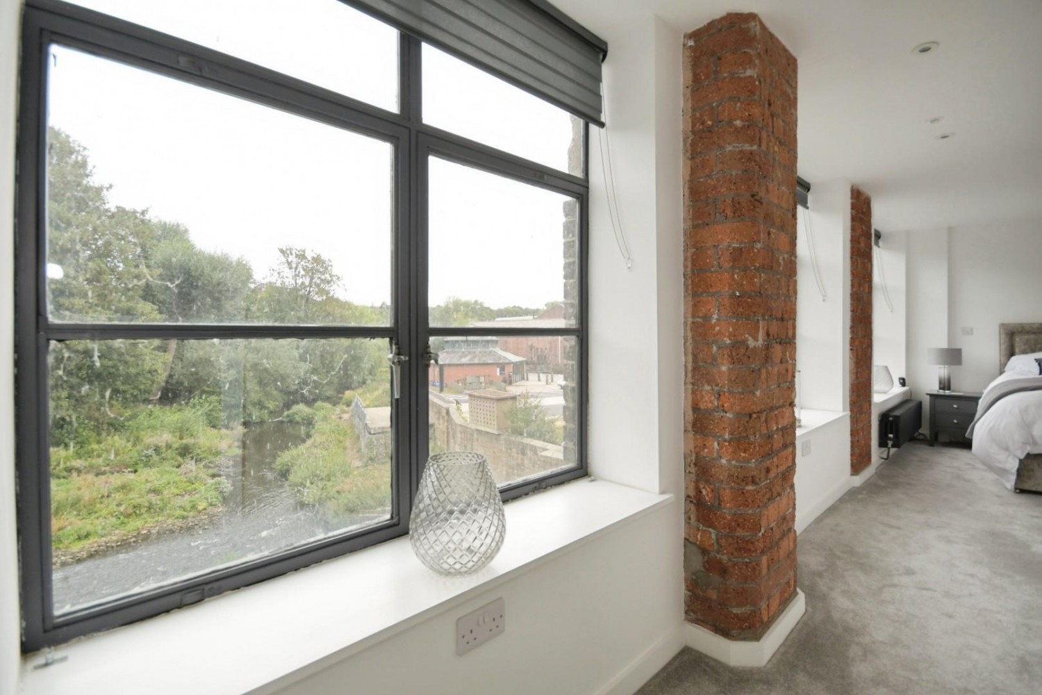 Birch Landing, Horseman Square, S3