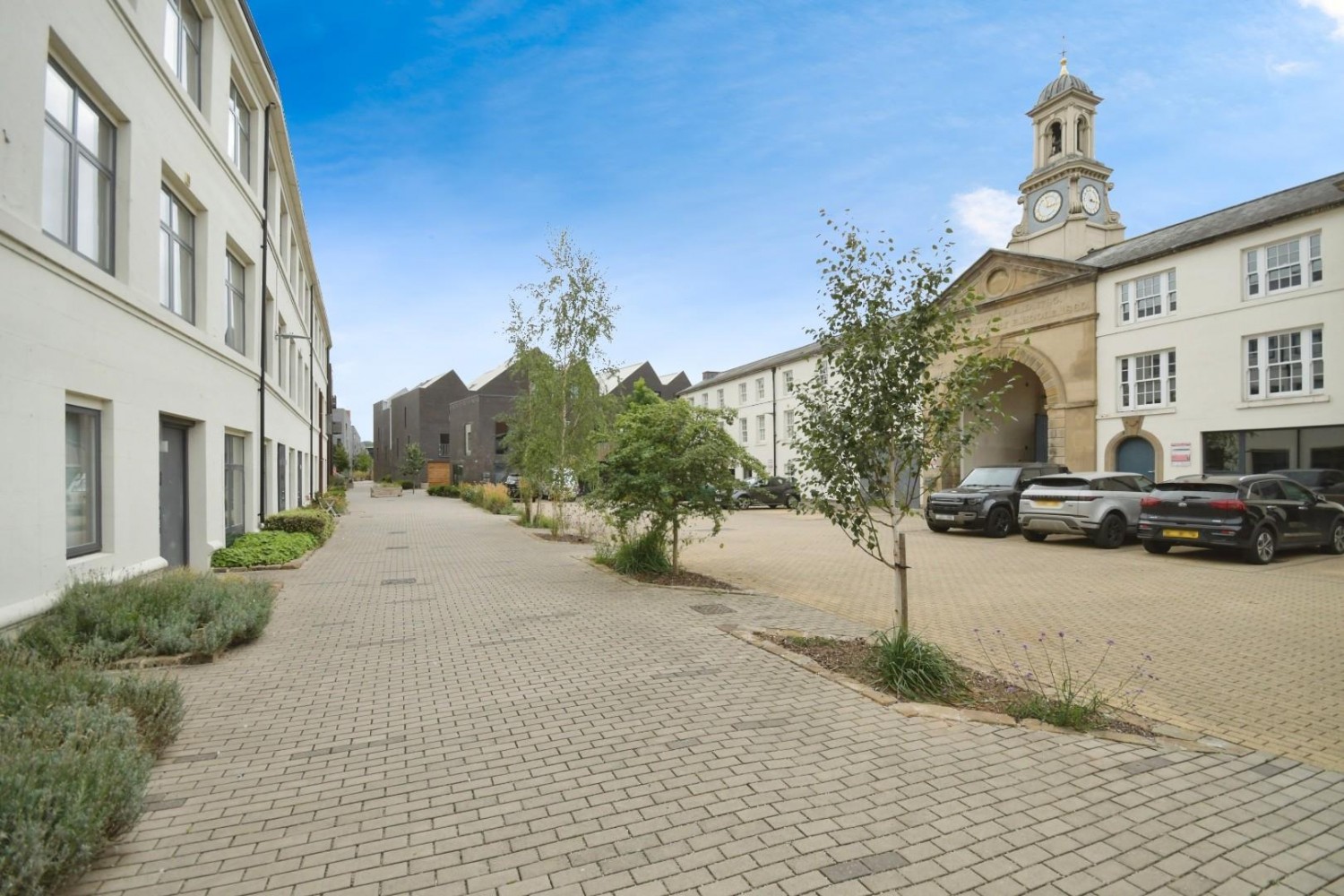 Birch Landing, Horseman Square, S3