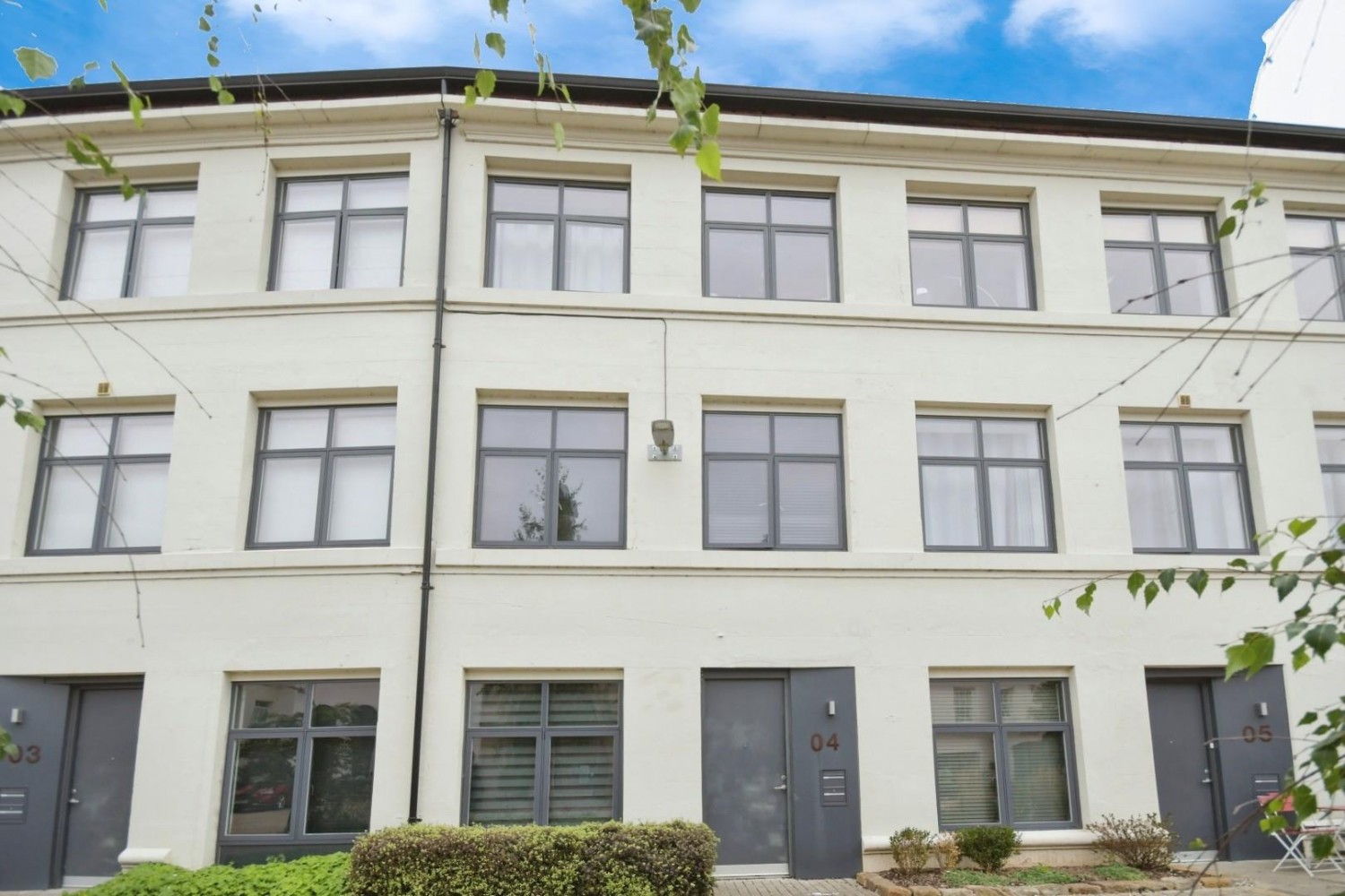 Birch Landing, Horseman Square, S3