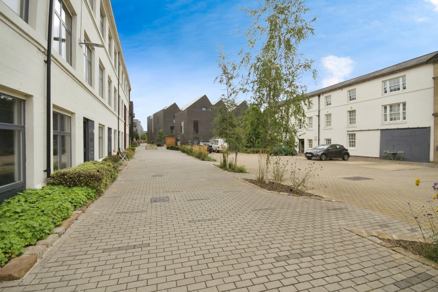 Birch Landing, Horseman Square, S3