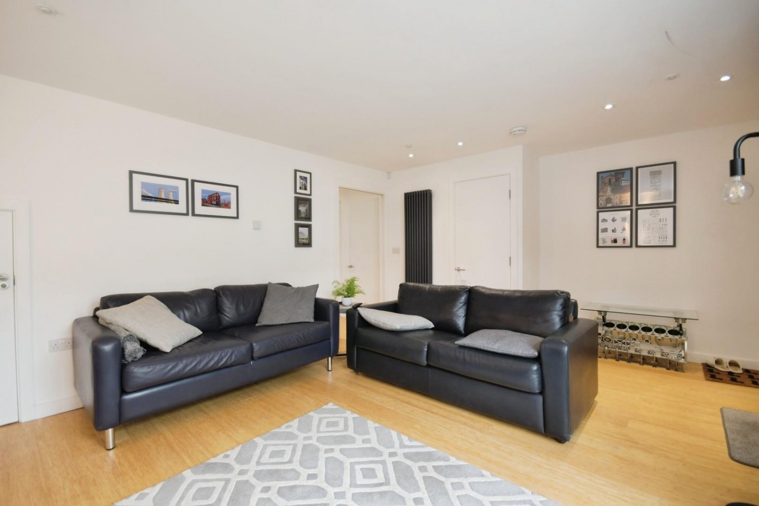 Birch Landing, Horseman Square, S3