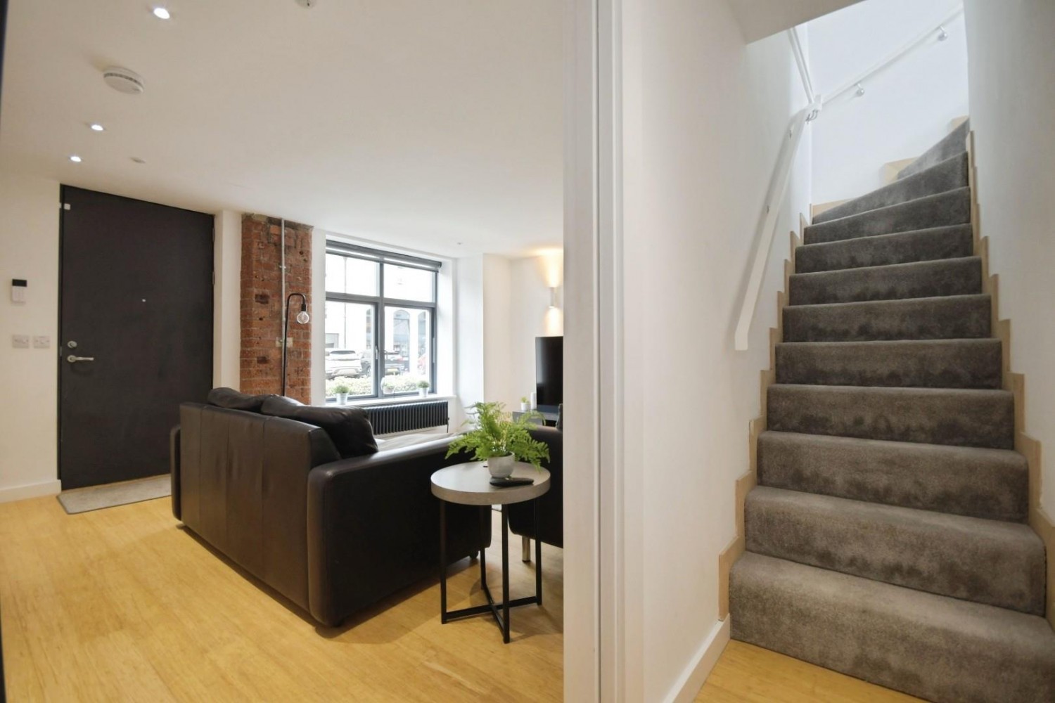 Birch Landing, Horseman Square, S3