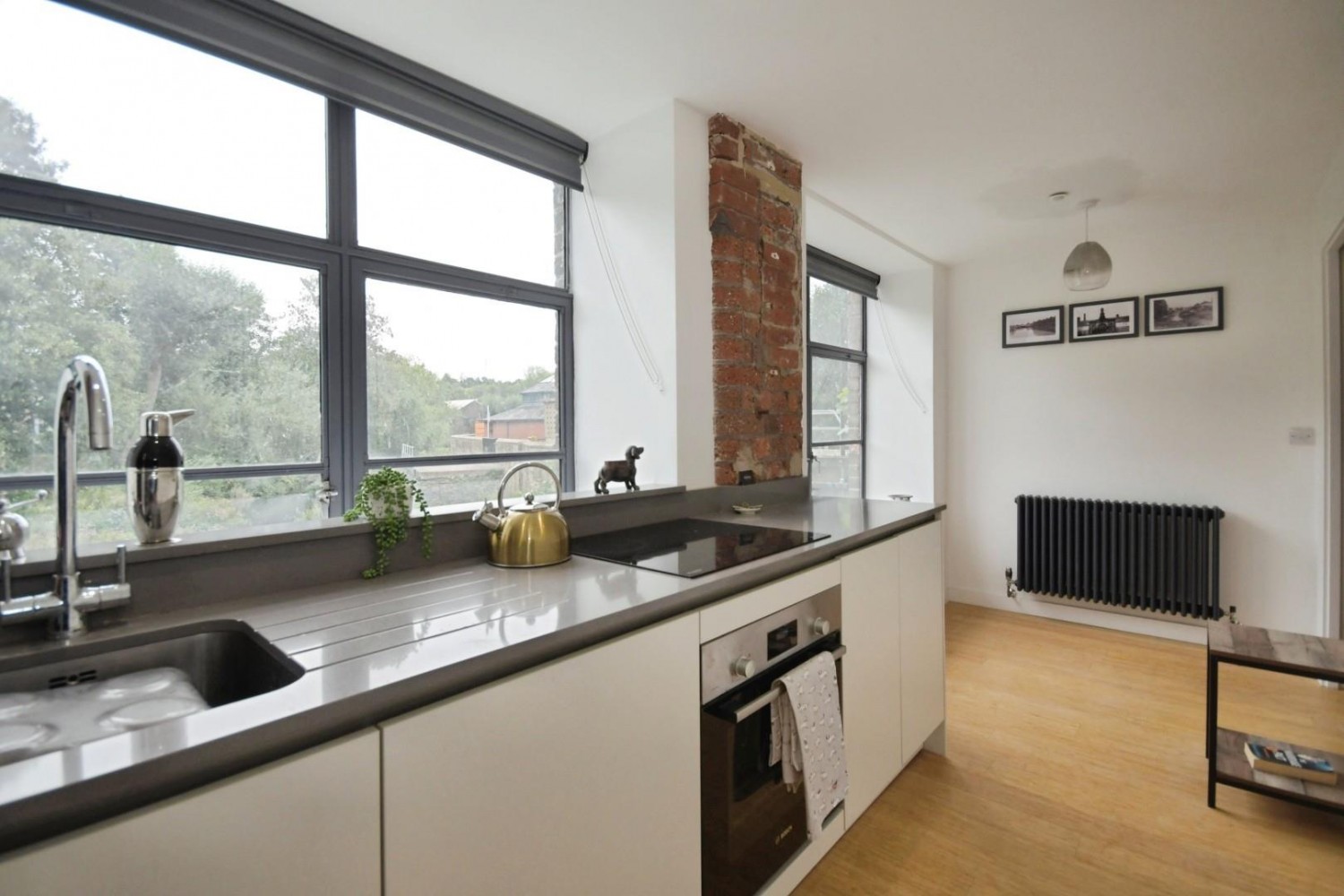 Birch Landing, Horseman Square, S3