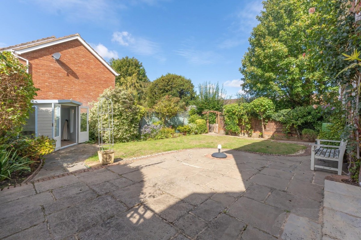 Wallace Drive, Eaton Bray