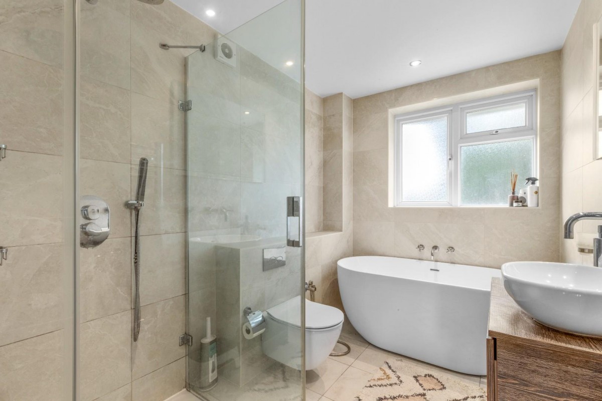 Chestnut Lane, Amersham, Buckinghamshire, HP6 6EN