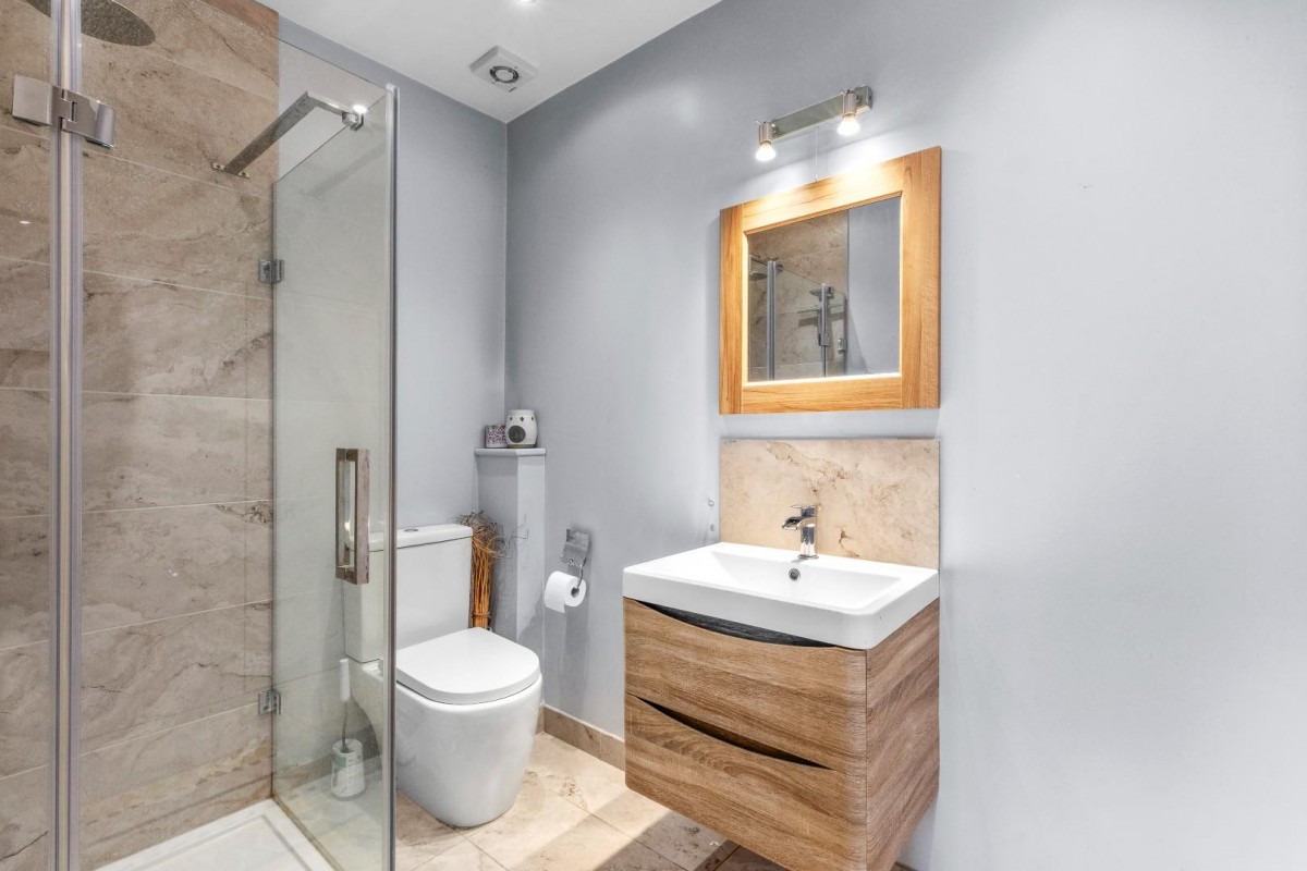 Chestnut Lane, Amersham, Buckinghamshire, HP6 6EN