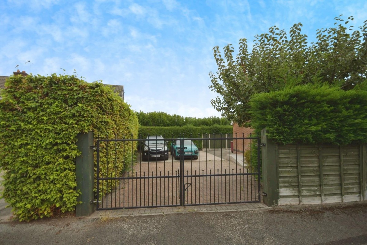 Elvin Way, New Tupton, Chesterfield, S42 6EG