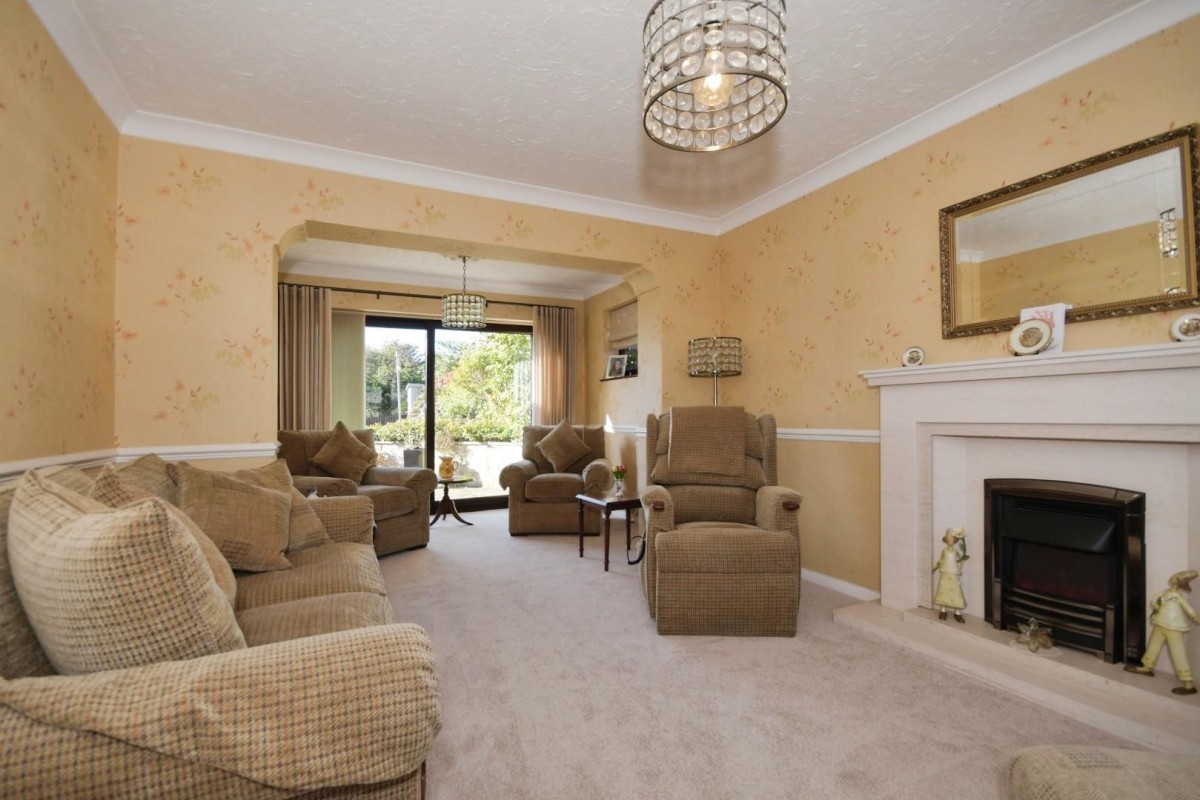 Middlecroft Road South, Staveley, Chesterfield, S43 3NQ