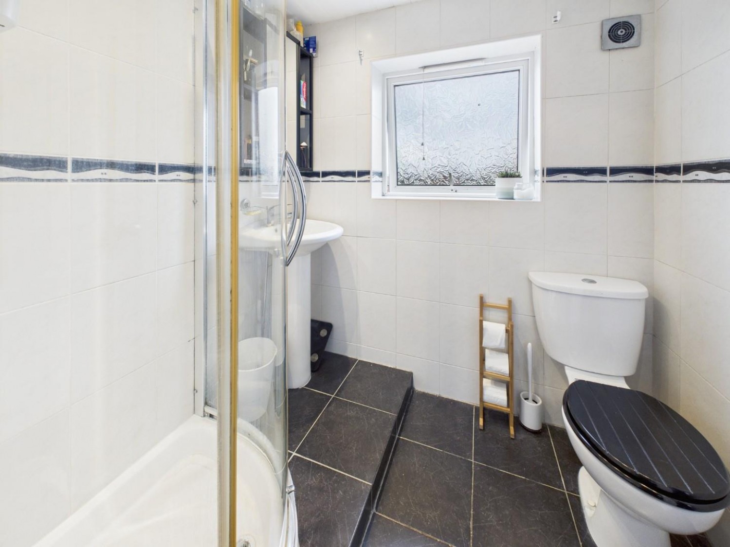 Airedale Avenue, Cottingley