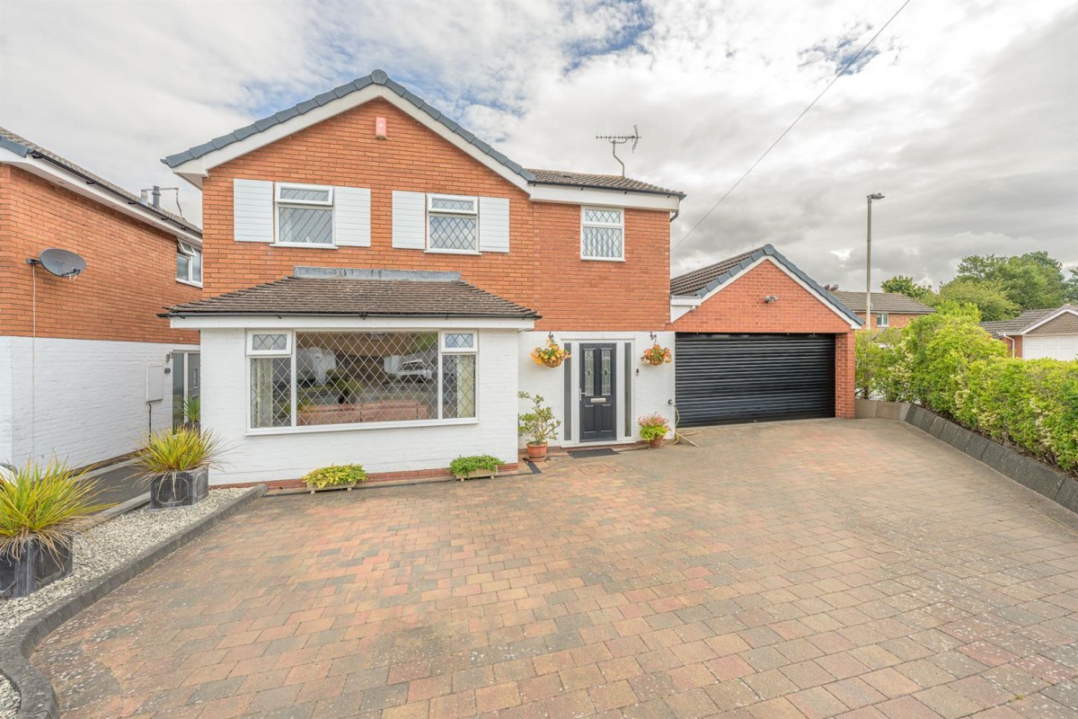 Meadfoot Drive, Kingswinford, DY6 9DB
